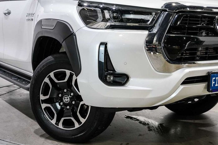 2023 Toyota Hilux SR5