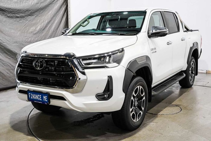 2023 Toyota Hilux SR5