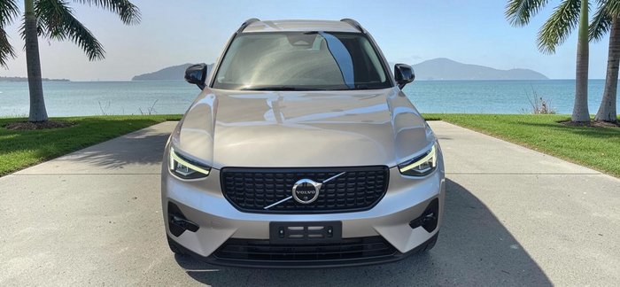 2023 Volvo XC40 Ultimate B5 Dark