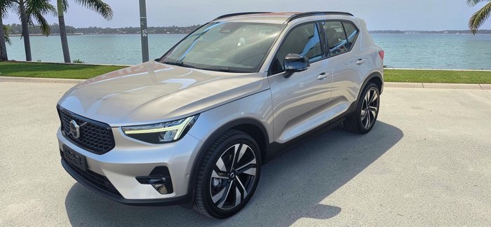 2023 Volvo XC40 Ultimate B5 Dark