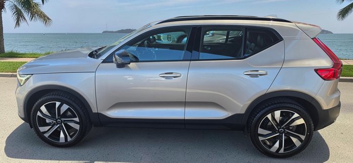 2023 Volvo XC40 Ultimate B5 Dark