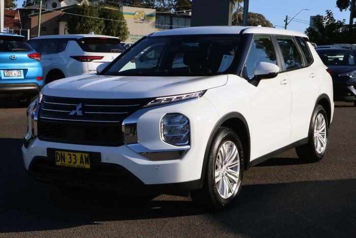 2024 Mitsubishi Outlander ES