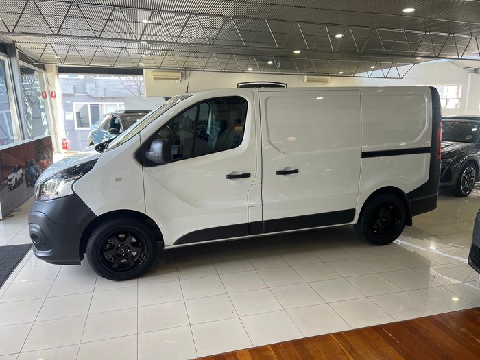 2022 Mitsubishi Express GLX