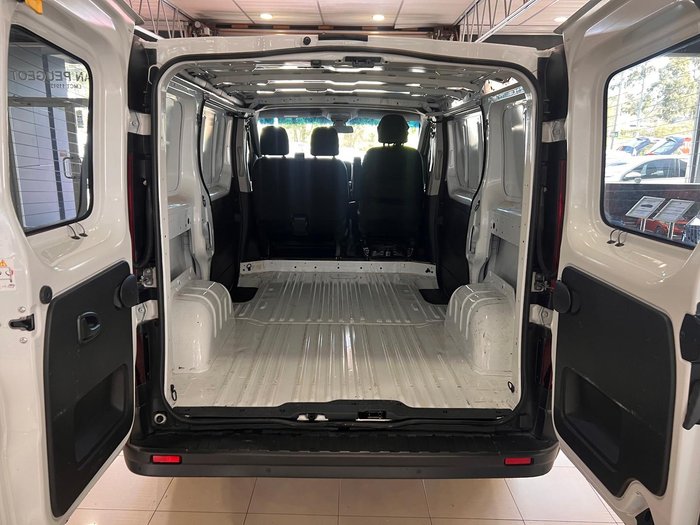 2022 Mitsubishi Express GLX