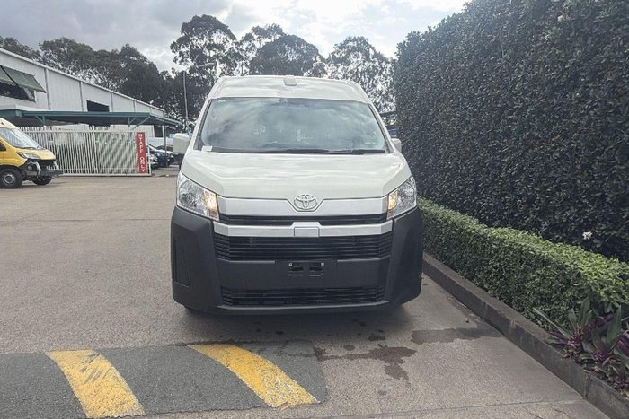 2022 Toyota Hiace Commuter