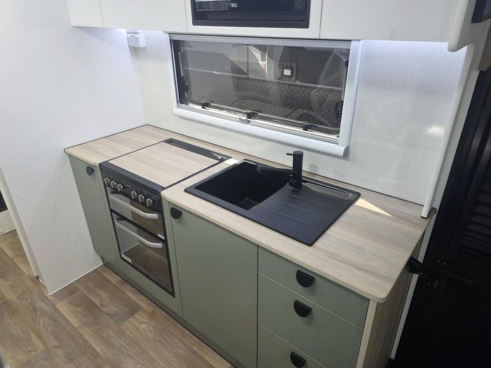 2026 Nova Bravo Fe 21'6 Dual Bunk