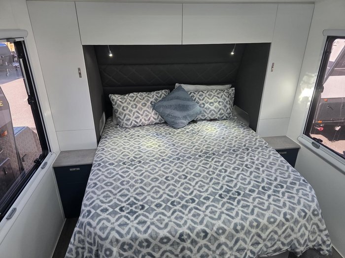 2025 Red Centre Newell Plus 226 Triple Bunk