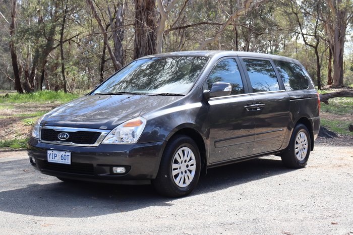 2013 Kia Grand Carnival S