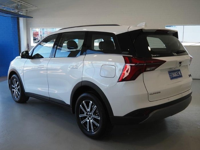 2025 Mahindra XUV700 AX7L