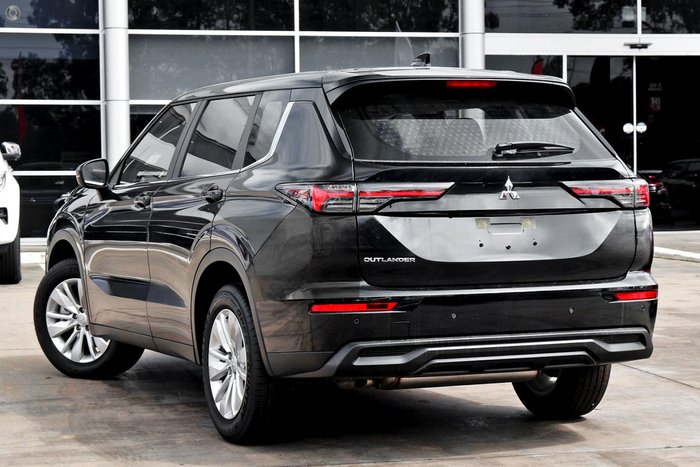 2026 Mitsubishi Outlander ES