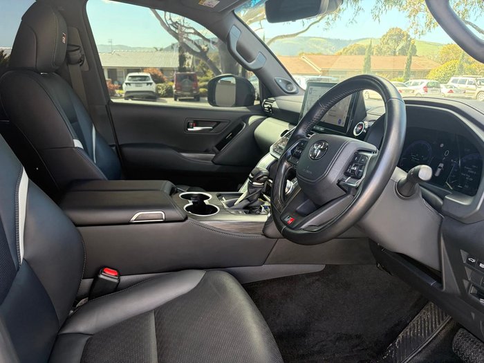 2025 Toyota Landcruiser GR Sport