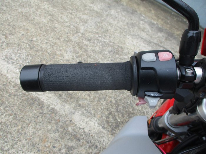 2012 BMW Motorrad F 800 R RED