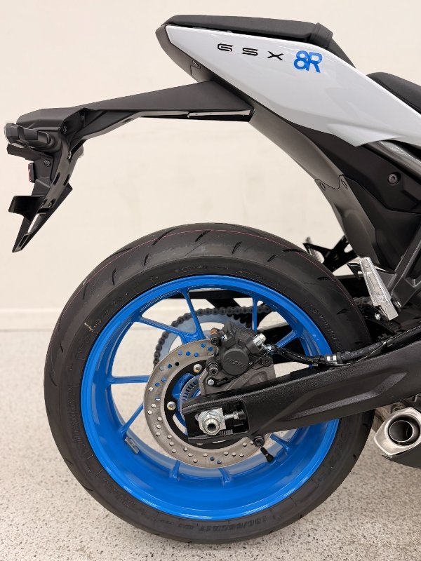 2026 Suzuki GSX-8R (GSX800FRQ) White