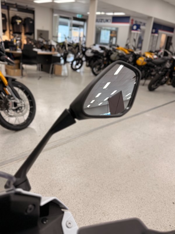 2026 Suzuki GSX-8R (GSX800FRQ) White