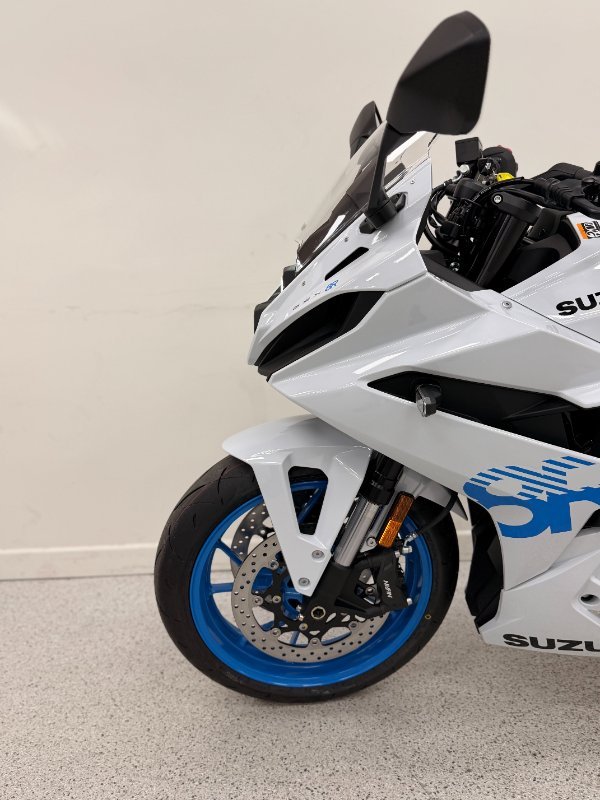 2026 Suzuki GSX-8R (GSX800FRQ) White