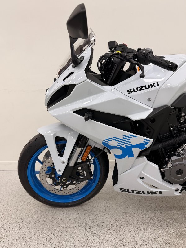 2026 Suzuki GSX-8R (GSX800FRQ) White