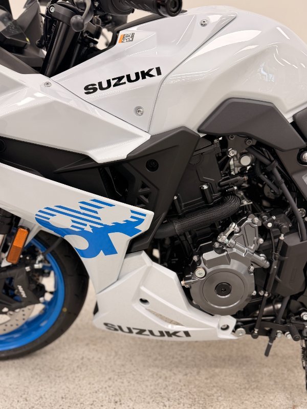 2026 Suzuki GSX-8R (GSX800FRQ) White