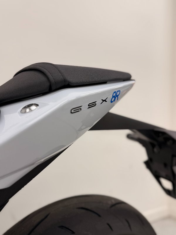 2026 Suzuki GSX-8R (GSX800FRQ) White