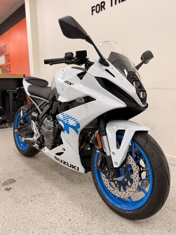 2026 Suzuki GSX-8R (GSX800FRQ)