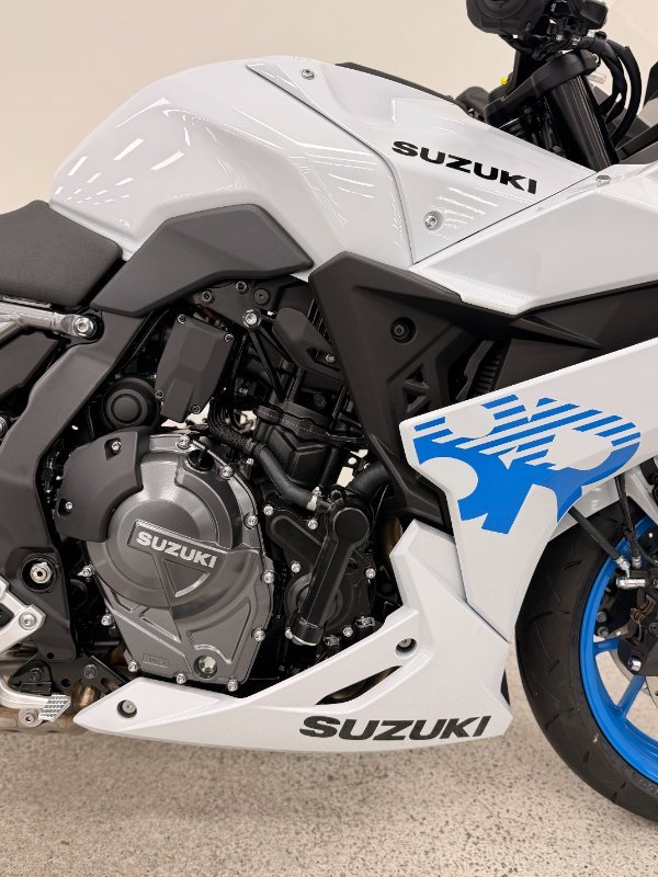 2026 Suzuki GSX-8R (GSX800FRQ) White