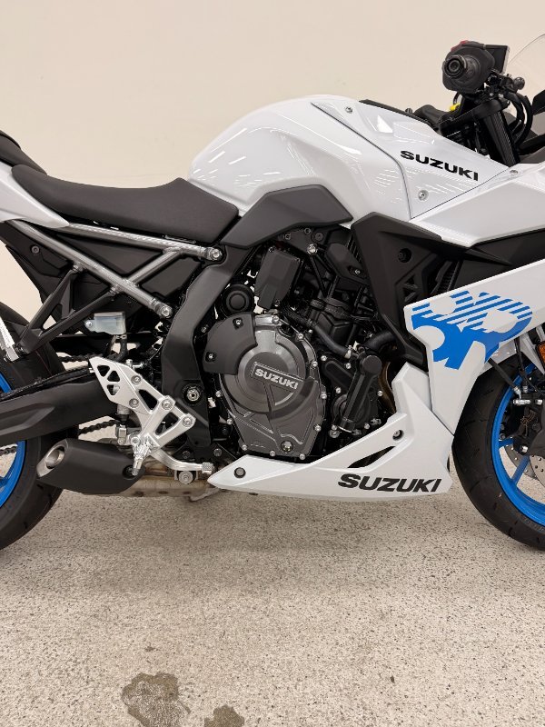 2026 Suzuki GSX-8R (GSX800FRQ) White