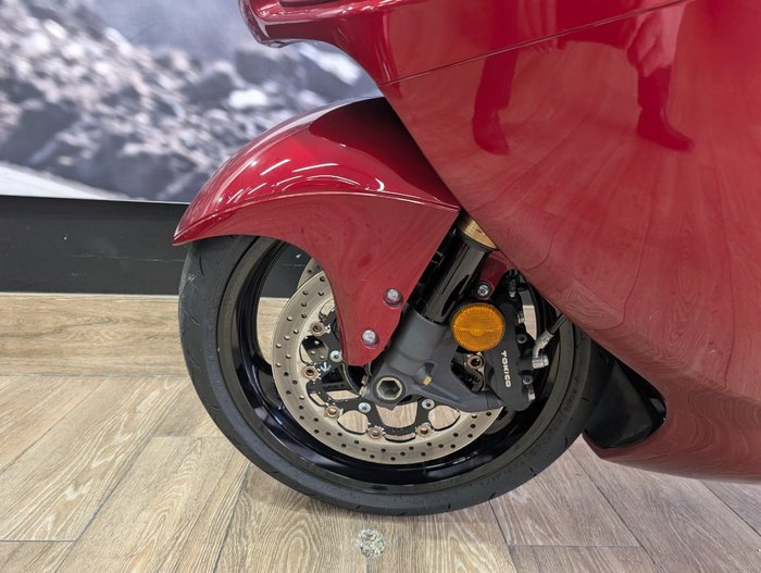 Suzuki 2011 SUZUKI 1300CC GSXR1300R HAYABUSA RED
