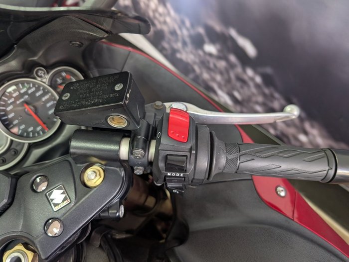 Suzuki 2011 SUZUKI 1300CC GSXR1300R HAYABUSA RED