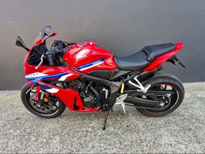 2026 Honda CBR650R RED