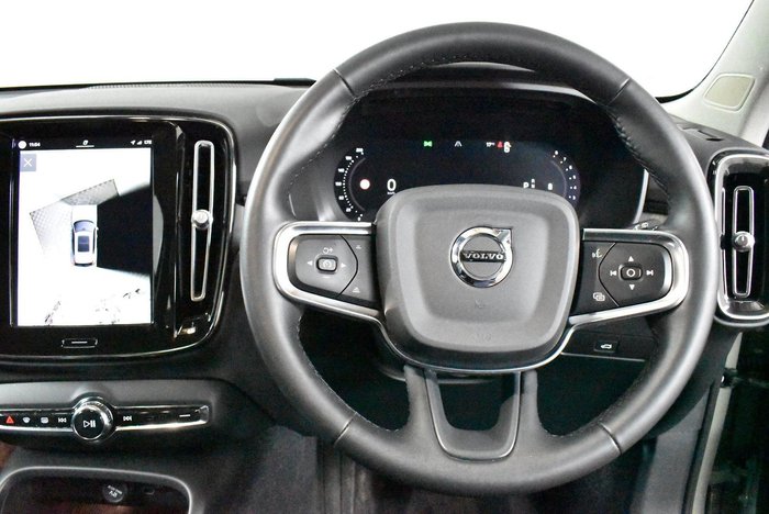 2022 Volvo XC40 Ultimate B5 Dark