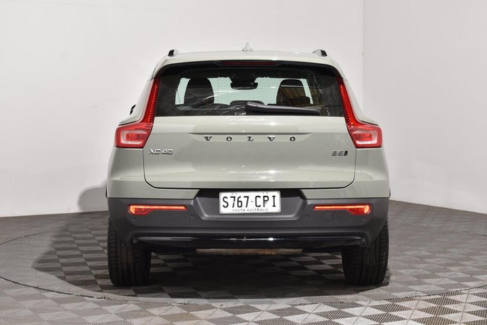 2022 Volvo XC40 Ultimate B5 Dark