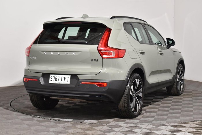 2022 Volvo XC40 Ultimate B5 Dark