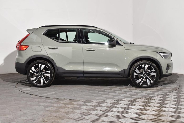 2022 Volvo XC40 Ultimate B5 Dark
