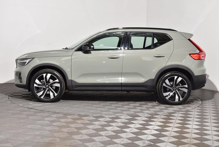 2022 Volvo XC40 Ultimate B5 Dark