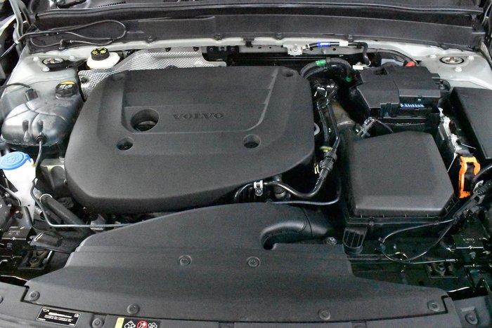 2022 Volvo XC40 Ultimate B5 Dark