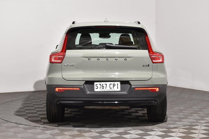 2022 Volvo XC40 Ultimate B5 Dark