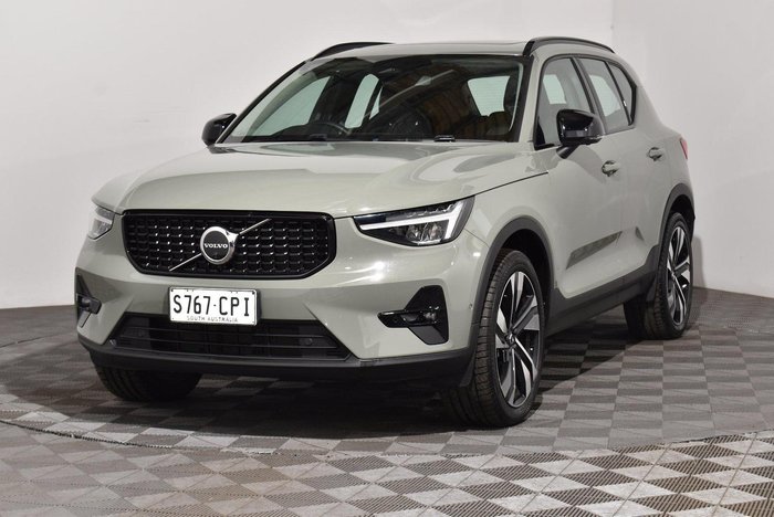 2022 Volvo XC40 Ultimate B5 Dark