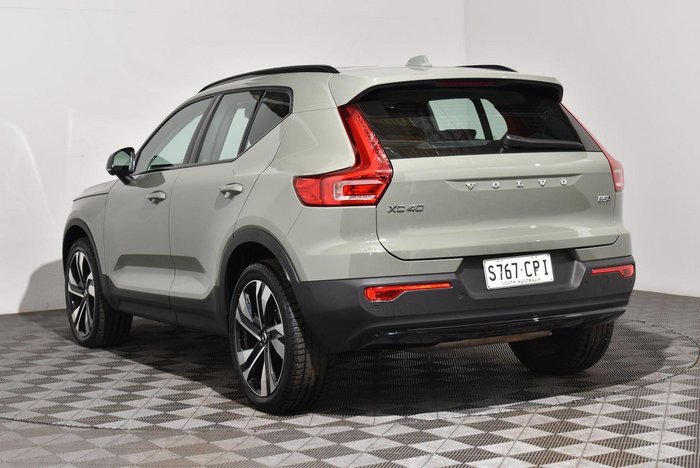 2022 Volvo XC40 Ultimate B5 Dark