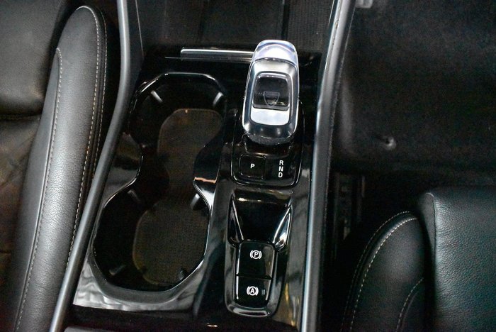 2022 Volvo XC40 Ultimate B5 Dark