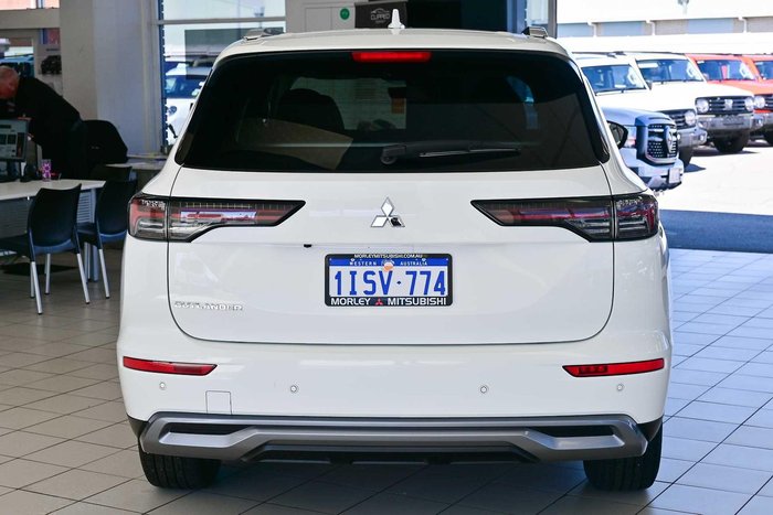 2025 Mitsubishi Outlander LS