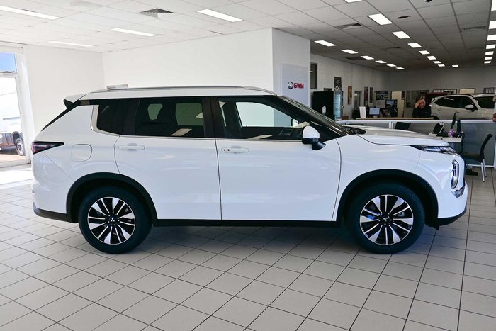 2025 Mitsubishi Outlander LS
