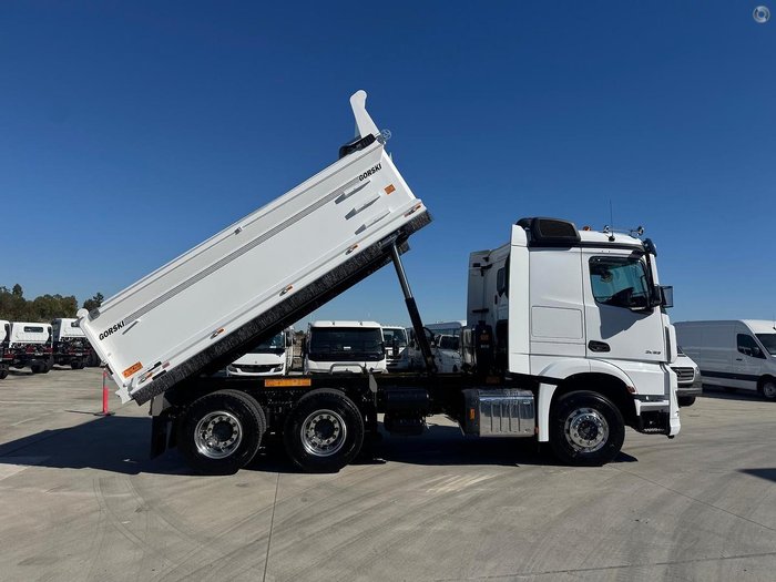2025 Mercedes-Benz Arocs