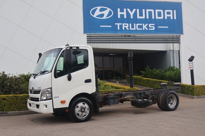 2018 HINO DUTRO