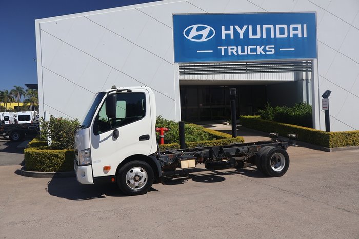 2017 HINO DUTRO 616