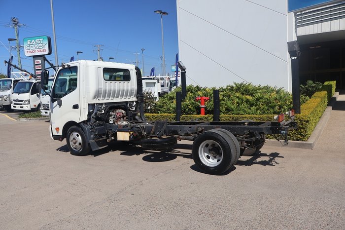 2017 HINO DUTRO 616