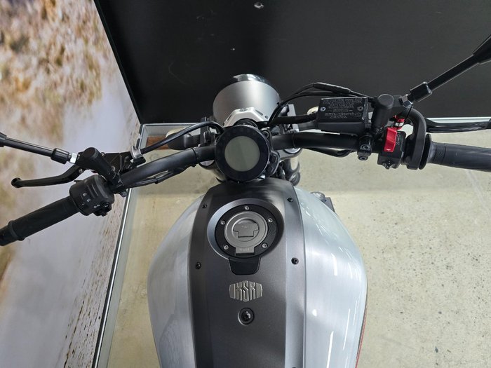 2019 Yamaha XSR700 SILVER