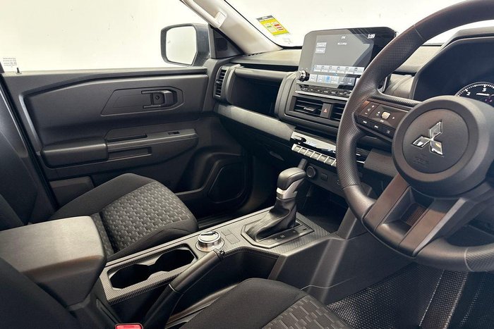 2025 Mitsubishi Triton GLX