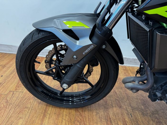 2022 Kawasaki Z400 GREEN