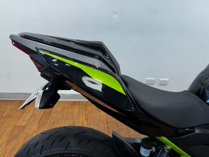 2022 Kawasaki Z400 GREEN