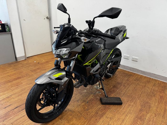 2022 Kawasaki Z400 GREEN