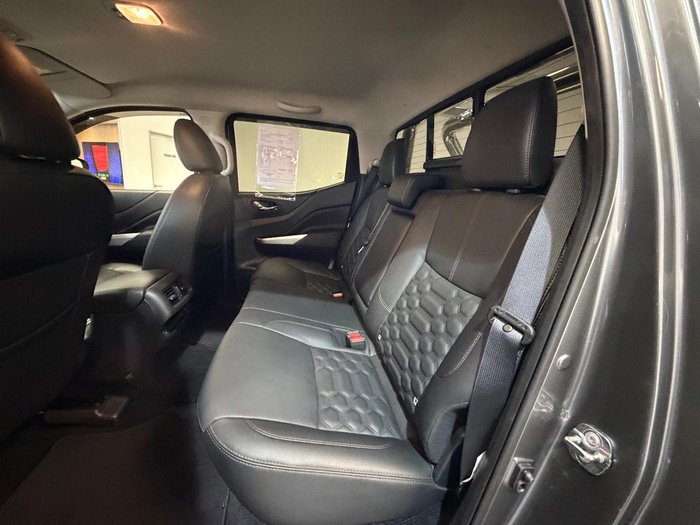 2022 Nissan Navara ST-X